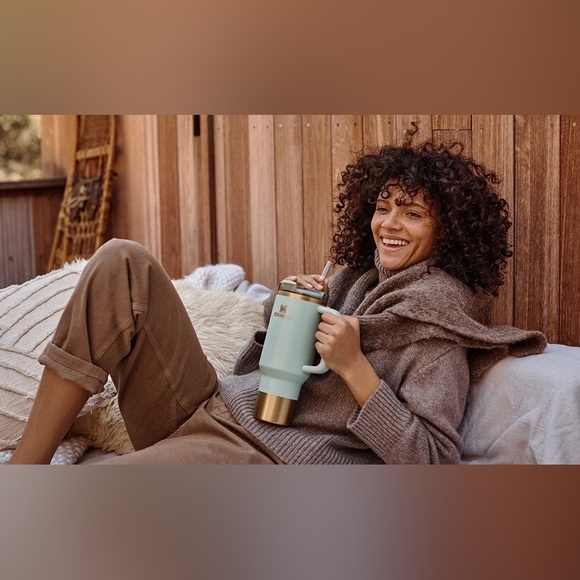 🎉LAST CHANCE🎉Stanley Quencher H20 Flowstate Tumbler 40oz Glided Celadon - Picture 3 of 16